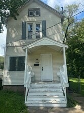 Building Photo - 1009 W Smith St