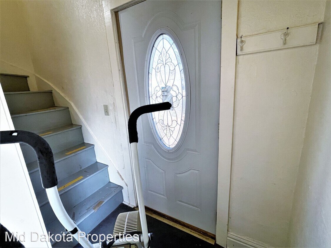 828 W 2nd Ave, Mitchell, SD 57301 House Rental in Mitchell, SD