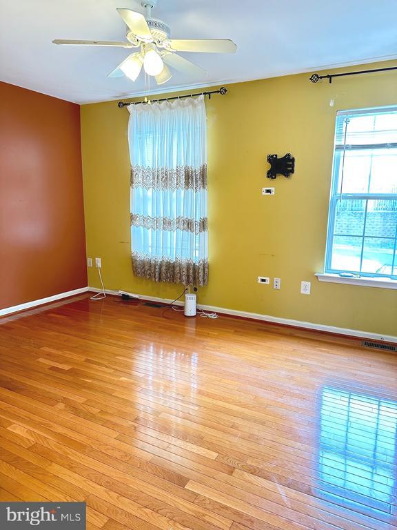 Building Photo - 20408 River Bank St