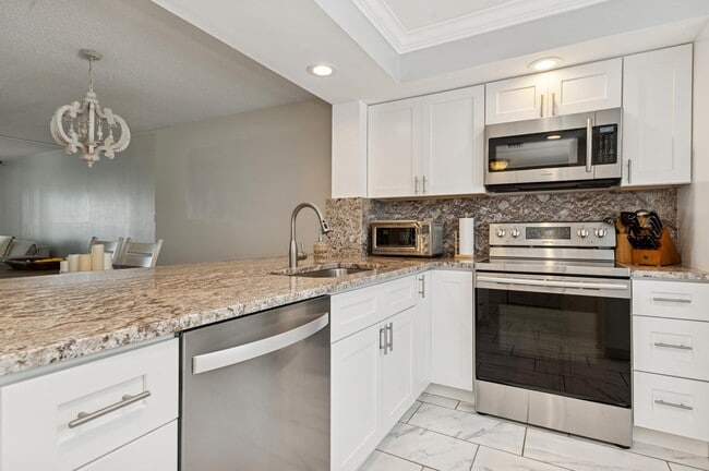 Building Photo - 911 Gardenia Dr