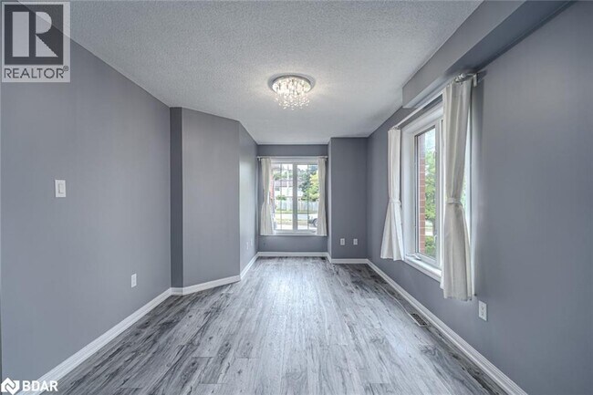 Building Photo - 367 Ferndale Dr S