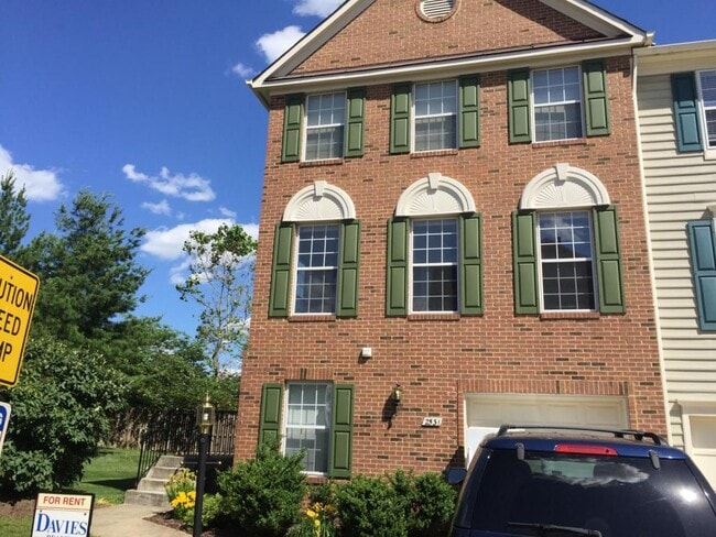 Building Photo - 2531 James Maury Dr