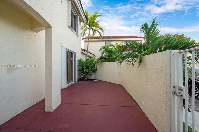 Building Photo - 3208 San Remo Cir