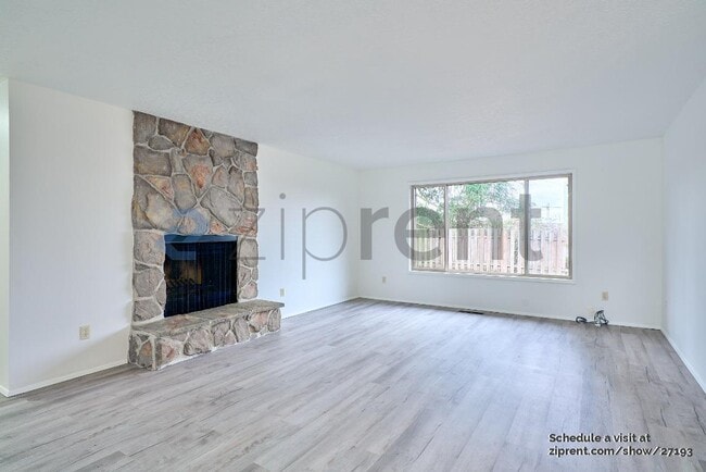 Building Photo - Unit