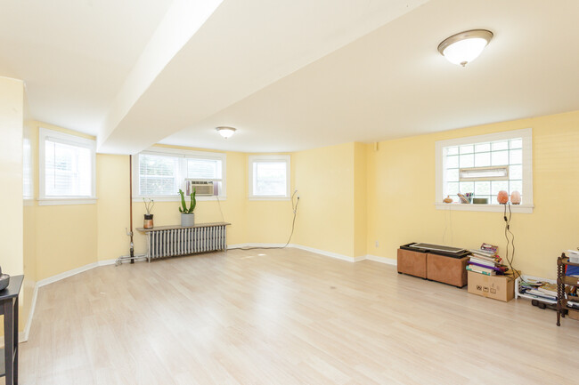 Foto del edificio - 6509 N Maplewood Ave