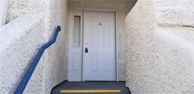 Foto del edificio - 2022 Merrill Ln