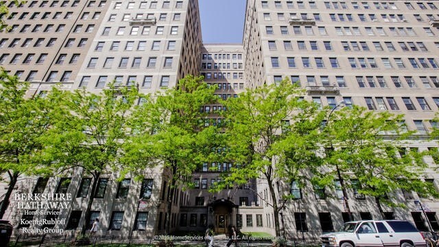 Primary Photo - 3520 N Lake Shore Dr