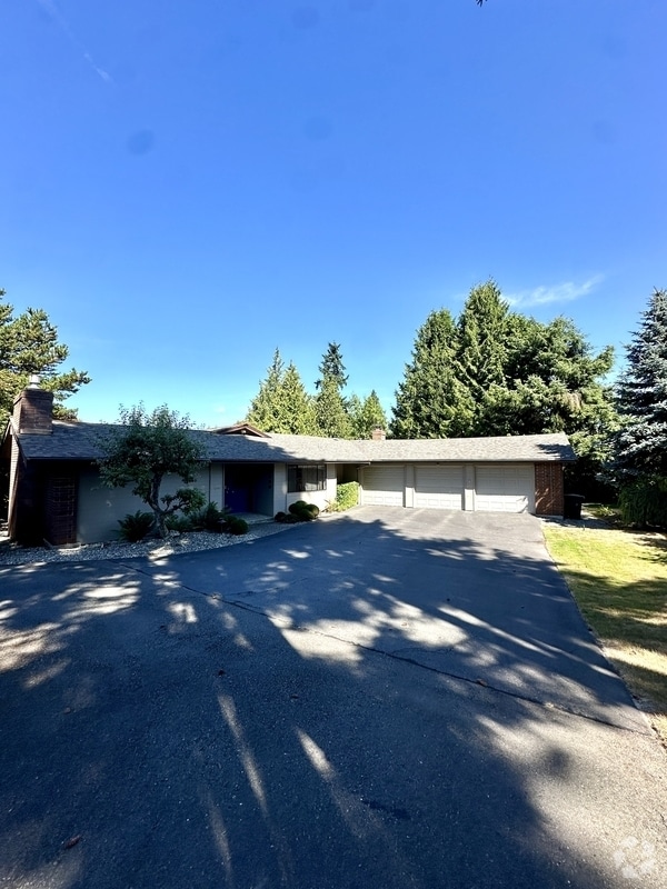 Building Photo - 9530 NE 30th St
