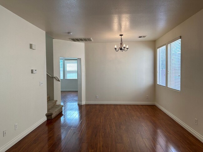 Building Photo - WESTWIND AT PINNACLE PEAK