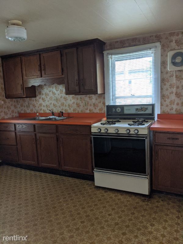 Building Photo - 2 br, 1 bath House - 335 E 2nd St B Unit B