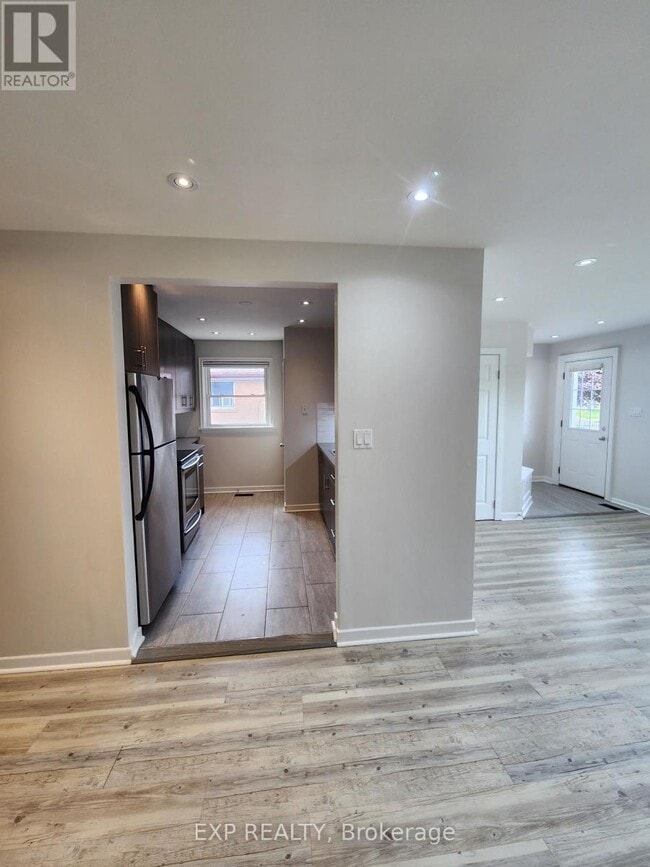 Building Photo - 98 Corby Crescent