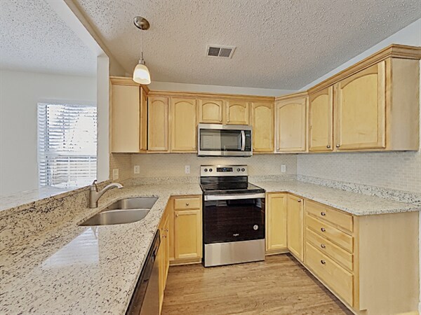 Building Photo - 1602 Beaconcrest Cir
