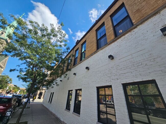 Building Photo - 1800 S Allport St