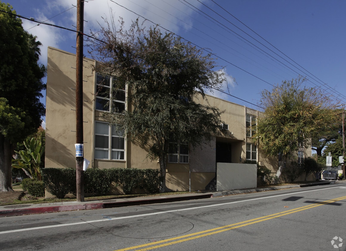 Building Photo - 13101 Oxnard St