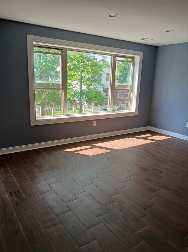 Building Photo - 4543 S Union Ave