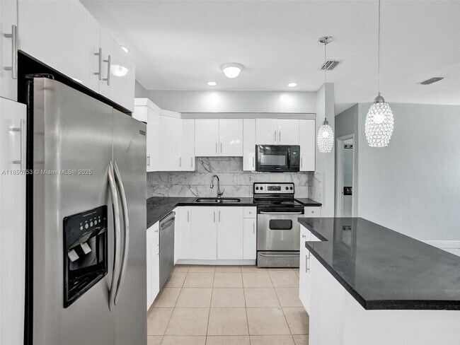Foto del edificio - 3431 Jackson Blvd