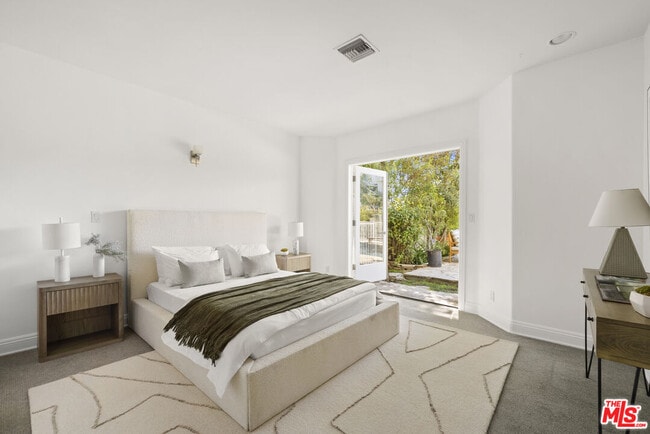 Building Photo - 1939 Stradella Rd