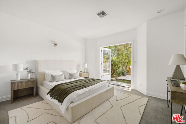 Foto del edificio - 1939 Stradella Rd