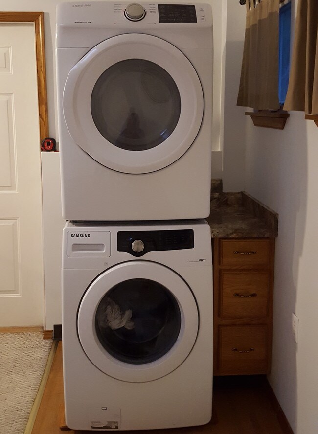 Washer/Dryer - 14186 Gregg Neck Rd