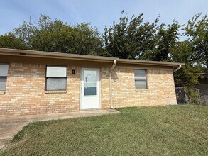 Building Photo - 909 Dryden Ave