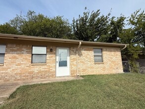 Building Photo - 909 Dryden Ave