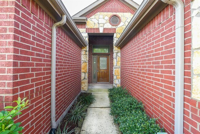 Building Photo - 16543 Sheffield Run Dr