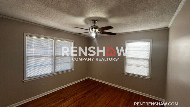 Building Photo - 1228 Briarwood Dr