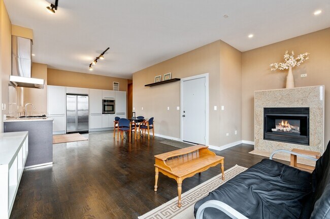 Dinning Area - 2414 W Grenshaw St