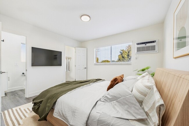 Building Photo - Reseda Apartments