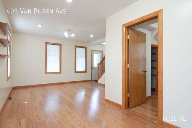 Building Photo - 405 Van Buren Ave