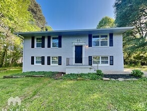 Building Photo - 247 Roxbury Dr