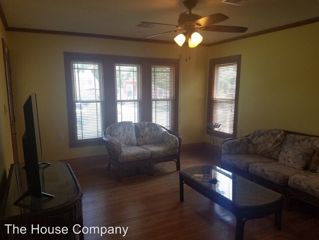 Building Photo - 2 br, 1 bath House - 4900 Wharton Dr.
