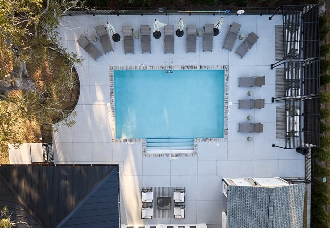 Building Photo - The Nixon