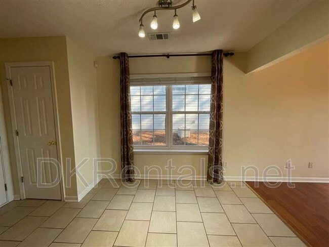 Building Photo - 145 Village Trce