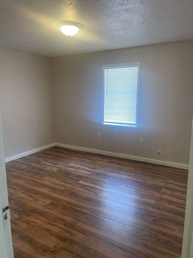 Foto del edificio - Available Now!