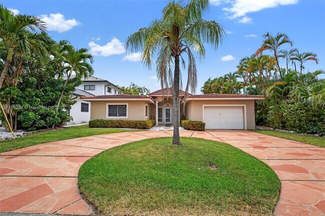 Building Photo - 317 S Riverside Dr