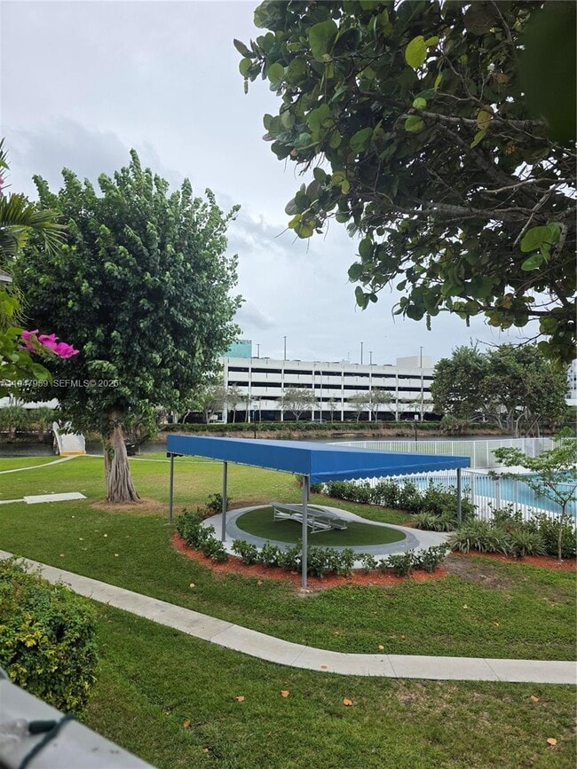 Foto del edificio - 7424 SW 82nd St