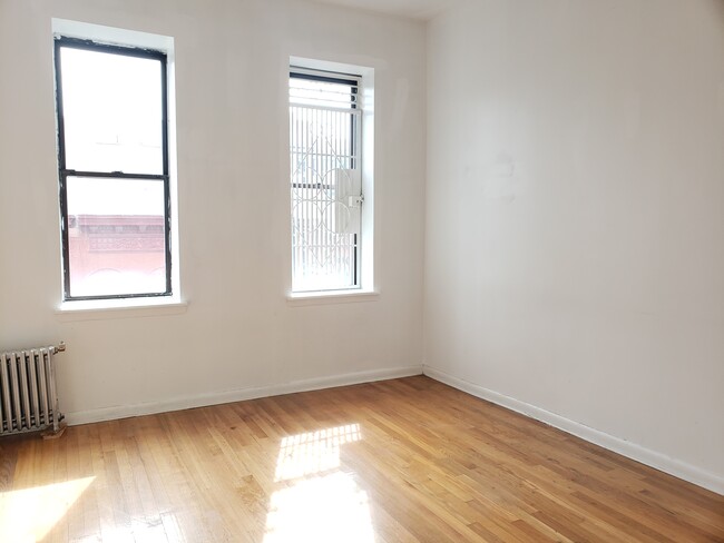 Building Photo - 201 W 105th St