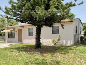 Building Photo - 641 N 68th Way