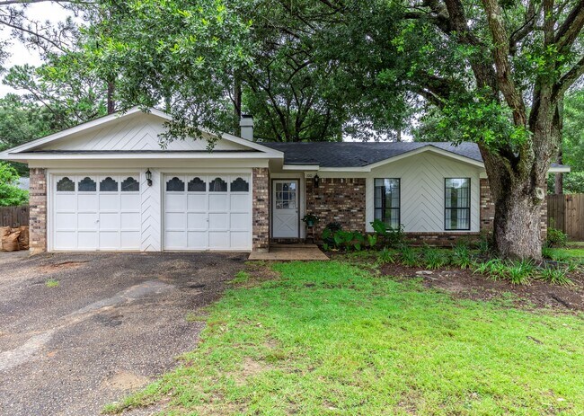 Foto del edificio - Coming Soon – Home in Lake Forest! | 100 S...