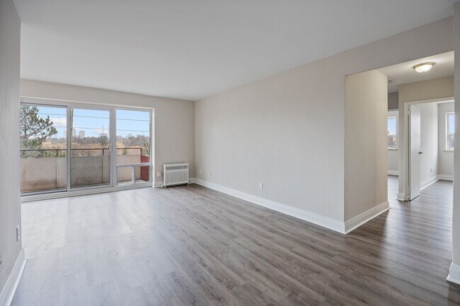 Photo du bâtiment - Lawrence Park Apartments