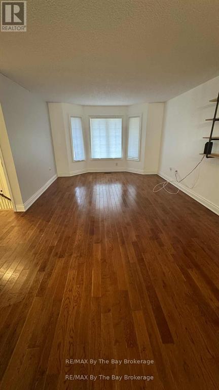 Photo du bâtiment - 41 Melrose Ave