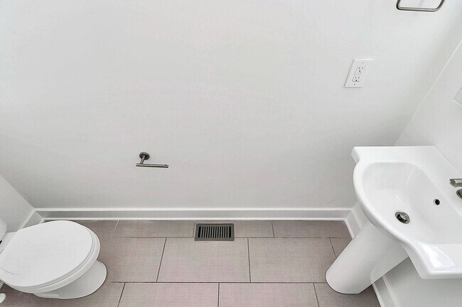 Foto del edificio - Stunning 3 Bedroom Townhome Near Uptown Ch...