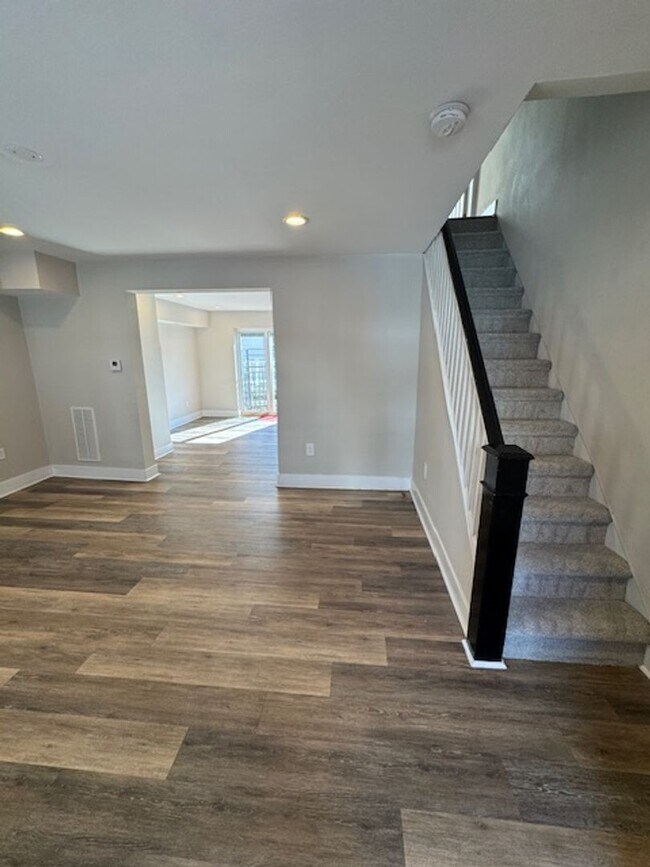 Foto del edificio - Beauty in Marconi Park West 3 Beds finishe...