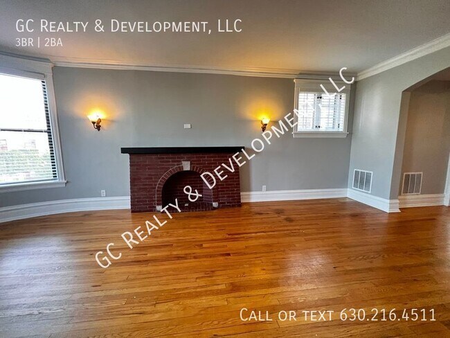 Building Photo - ***3 BDRM + OFFICE / 2 FULL BTH / HARDWOOD...