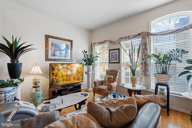 Foto del edificio - 3392 Beechcliff Dr