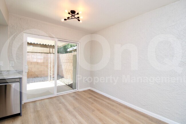 Foto del edificio - 2830 N Granite Reef Rd