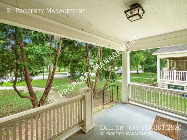 Foto del edificio - Beautiful 3 bedroom 1 bathroom duplex in G...