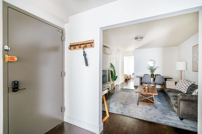 Foto del edificio - 359 W 39th St