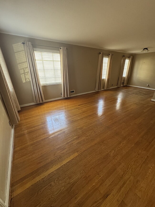 Foto del edificio - "Charming 3-Bedroom Retreat in Birmingham - Spacious 1920 Sq. Ft. Home on Red Lane Drive!"